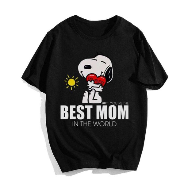 Best Mom In The World Snoopy Birthday Gifts for Mom T-Shirt – Best gifts your whole family
