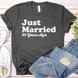 Just Married 50 Years Ago 50th Anniversary Gift T-Shirt – Best gifts your whole family