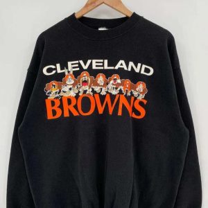 Vintage Cleveland 90s Football T-Shirt – Best gifts your whole family