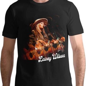 Lainey Wilson T-Shirt Playing And Singer In The Stage Music