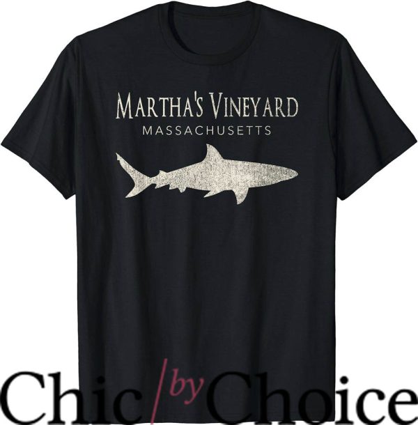Marthas Vineyard T-Shirt Retro Martha’s Vineyard MA Shark