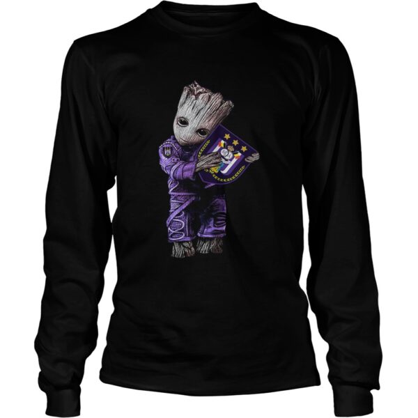 Baby Groot hug RSC Anderlecht shirt