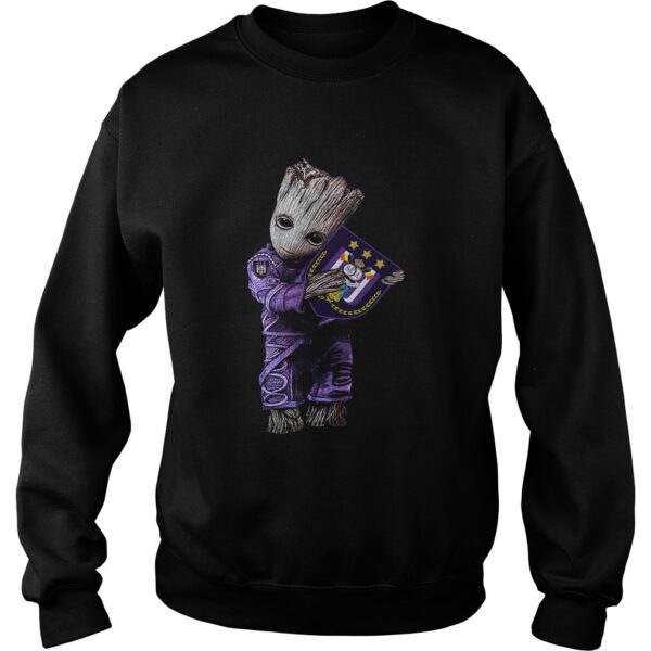 Baby Groot hug RSC Anderlecht shirt