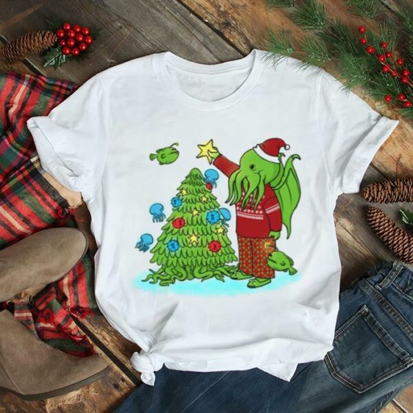 Cthulhu Decorating Christmas Tree Green shirt