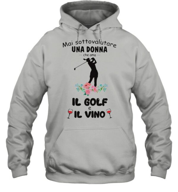 Mai Sottovalutare Una Donna Che Ama Il Golf E Il Vivo T-shirt