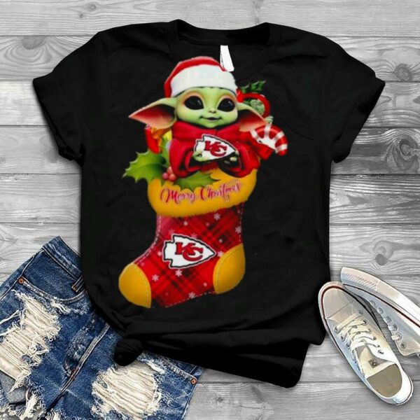 Merry Christmas Baby Yoda Hug Kansas City Chiefs 2022 shirt