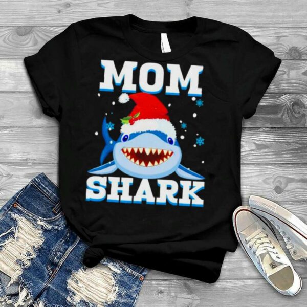 Mom Shark Santa Hat Merry Christmas shirt