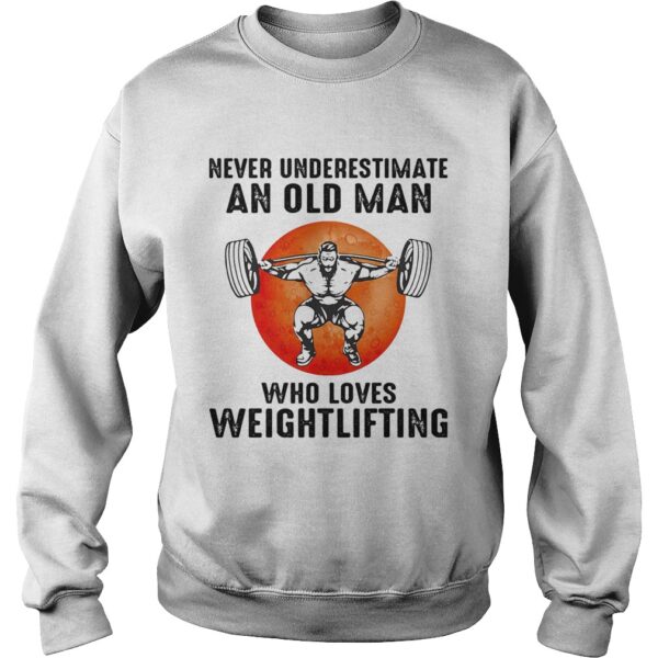 Never underestimate an old man who loves weight lifting shirt