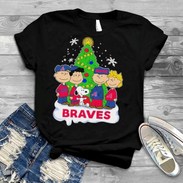The Peanuts Snoopy and Friends Atlanta Braves Christmas Tree 2023 Shirt