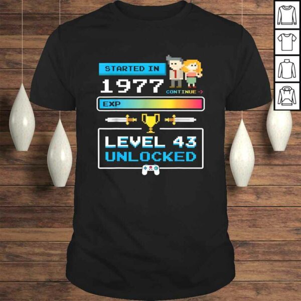 1977 43rd Birthday Gamer Cute Level 43 Unlocked Video Games V-Neck T-Shirt