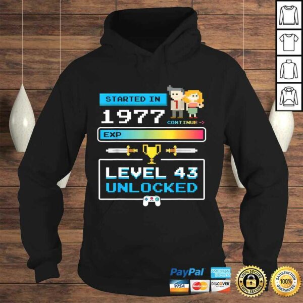 1977 43rd Birthday Gamer Cute Level 43 Unlocked Video Games V-Neck T-Shirt