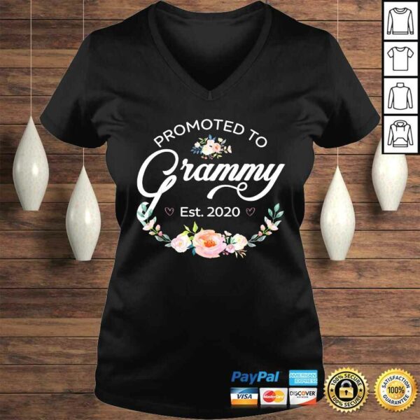 Promoted to Grammy Est 2020 – First Time Grandma Floral TShirt