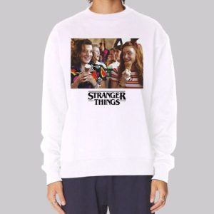 Photo Stranger Things Max Sweatshirt 3 Photo Stranger Things Max Sweatshirt 4