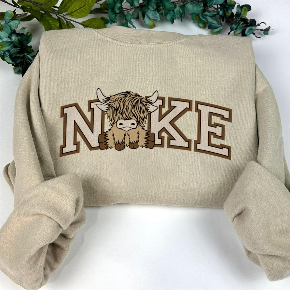 Vintage Cow Sweatshirt - Highland Cow - Retro Cowboy Unisex Shirt Vintage Cow Sweatshirt - Highland Cow - Retro Cowboy Unisex Shirt